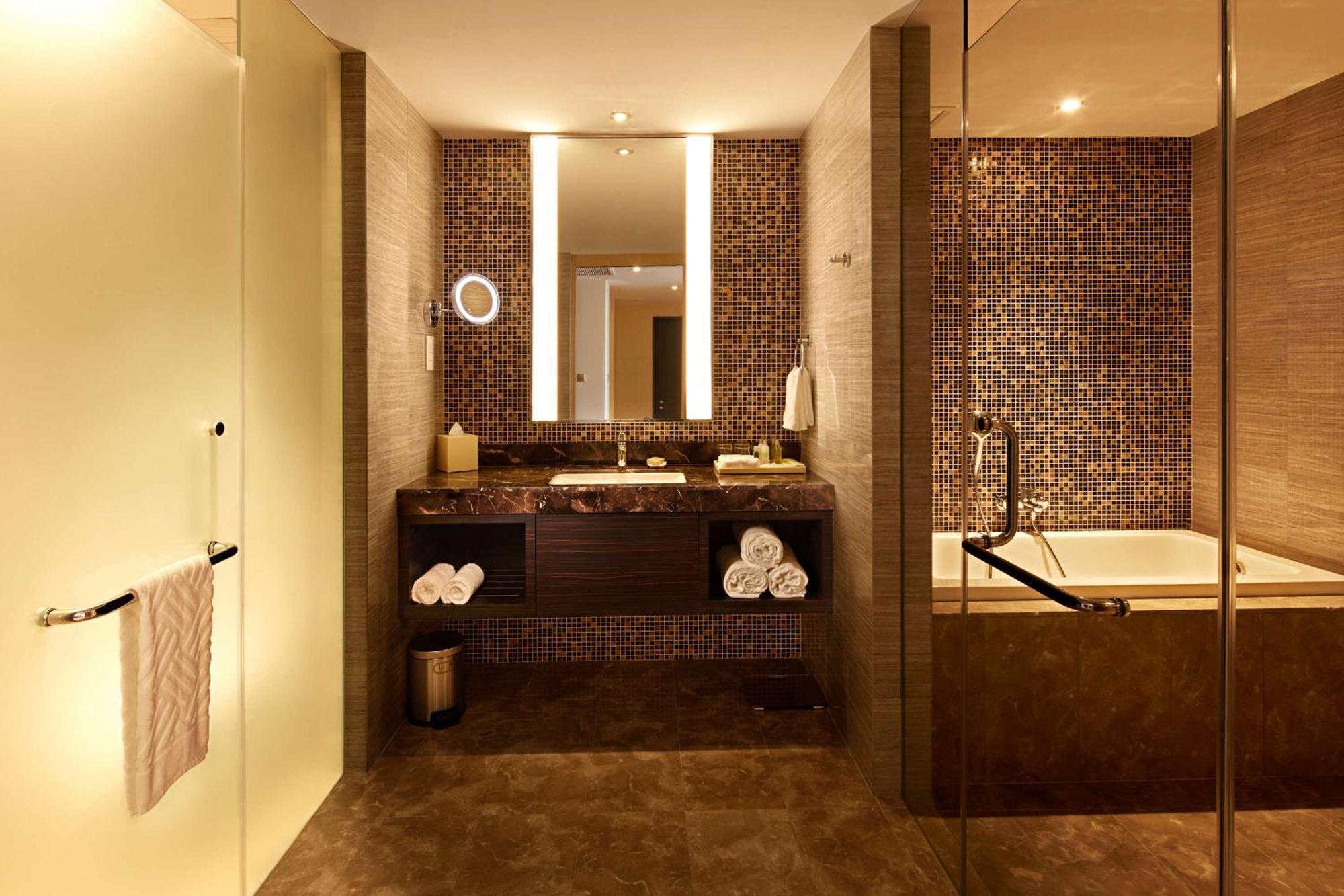 Doubletree By Hilton Melaka Otel Dış mekan fotoğraf Bathroom