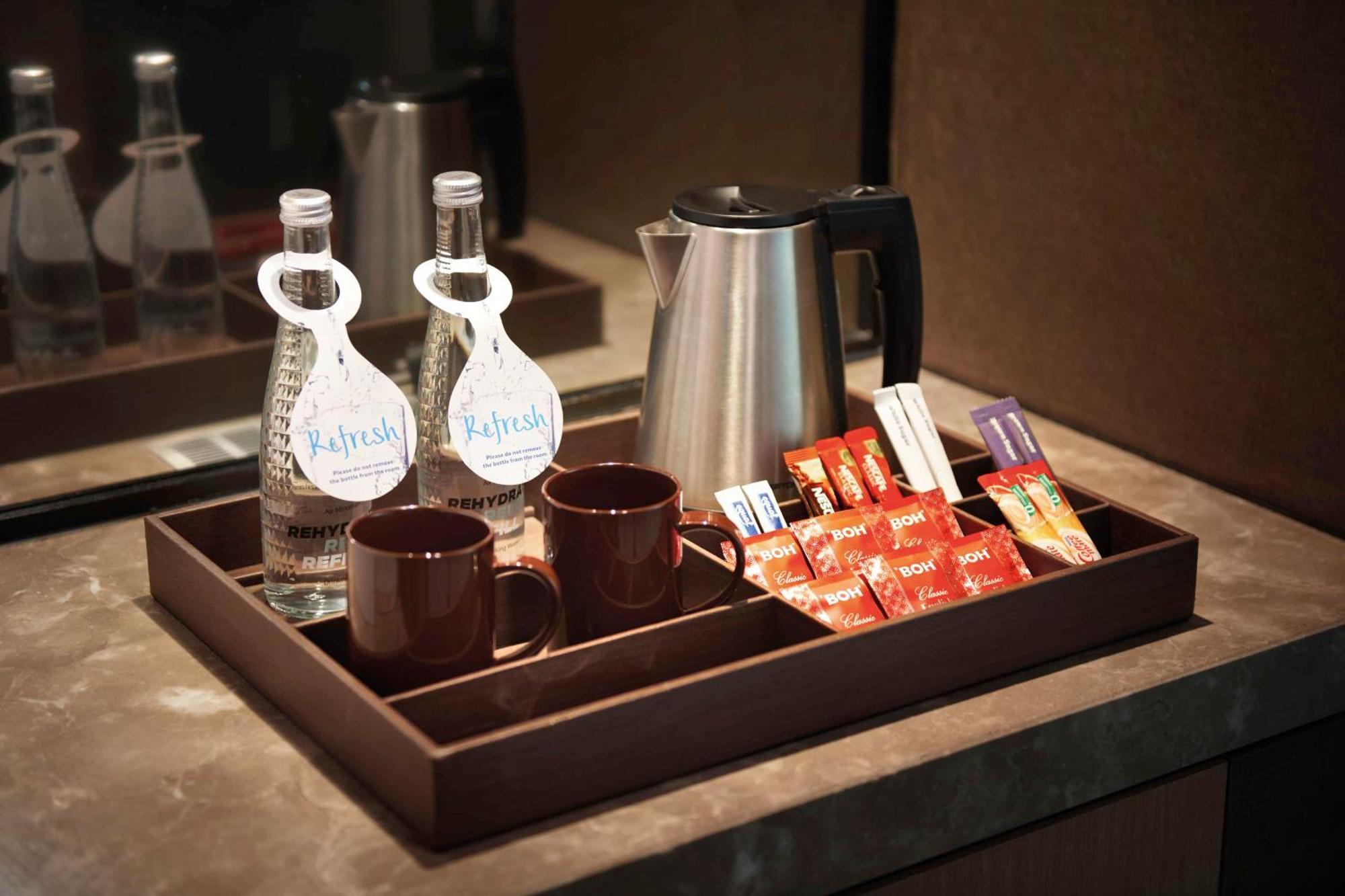 Doubletree By Hilton Melaka Otel Dış mekan fotoğraf A hospitality tray